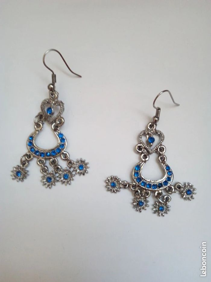 Boucles d'oreilles fantaisies bleues - photo numéro 2