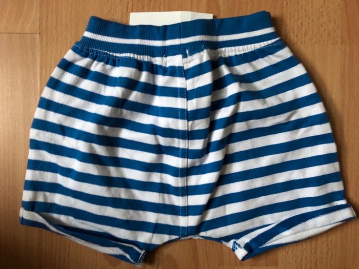 Joli short bleu et blanc à rayures T. 6 mois neuf - photo numéro 2