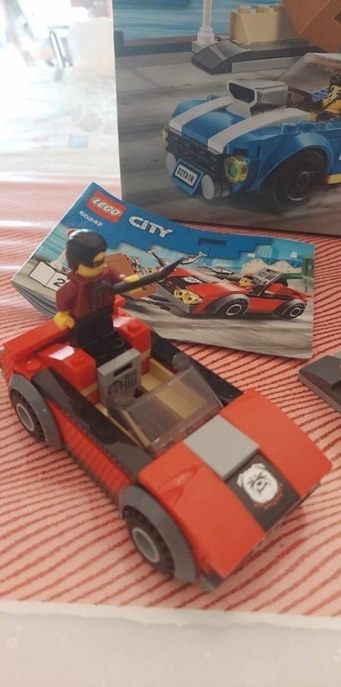 Lego city 60242 policier voleur voiture - photo numéro 2
