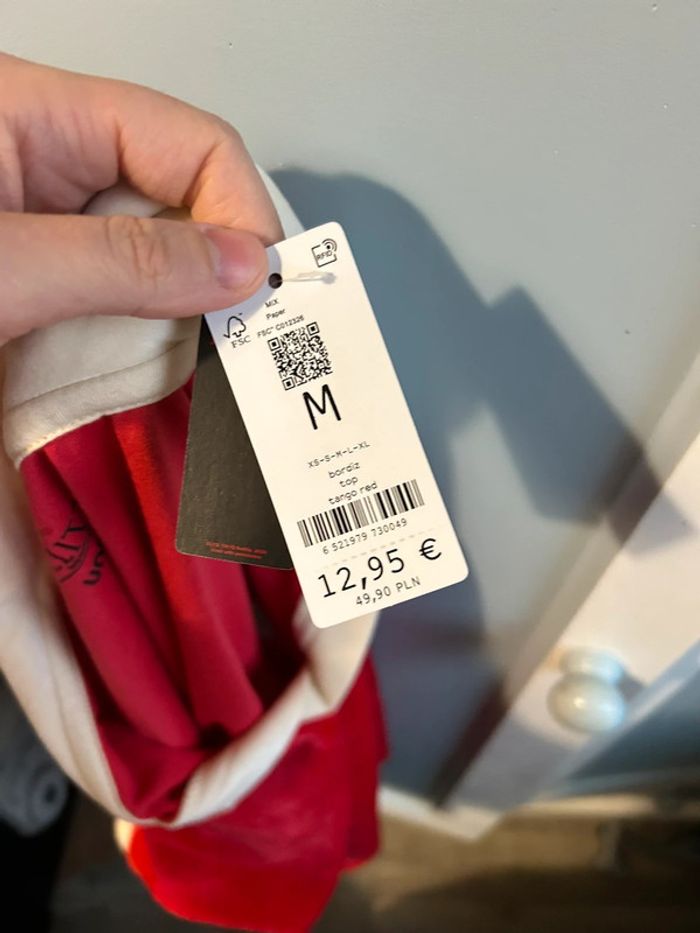 Polo rouge velours , élite , M , neuf avec étiquette - photo numéro 7