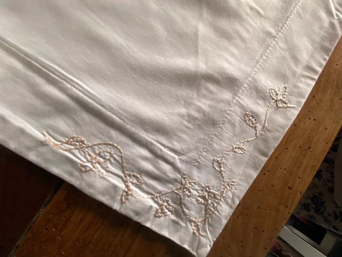Parure blanche à broderies - photo numéro 8