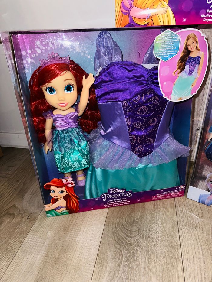 Lot princesse disney + robe Disney Beebs