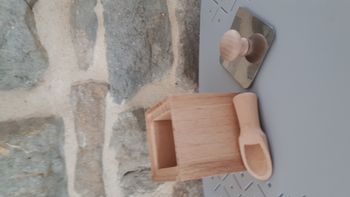 Salière en hêtre forme carré avec cuillère