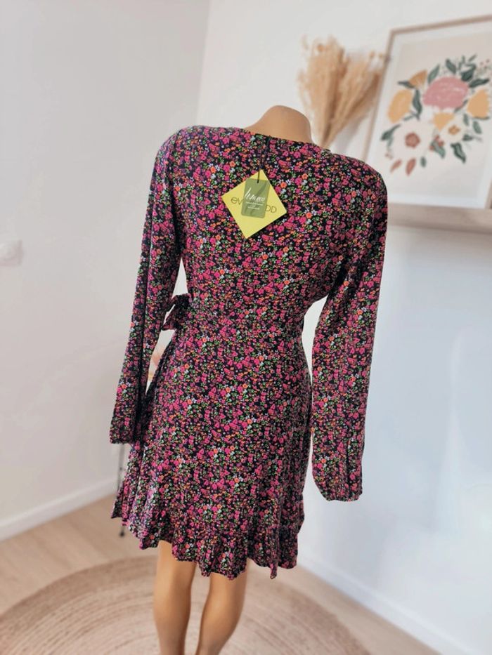 🌸 Robe portefeuille fleurie Even&Odd - Taille 38 - Neuve avec étiquettes 🌸 - photo numéro 4