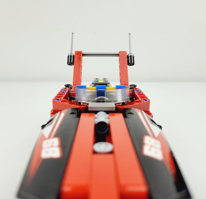 Bateau de course Lego Technic - rèf. 42089 - photo numéro 6