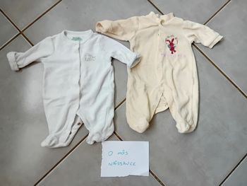 Lot de 2 pyjamas taille 0 mois
