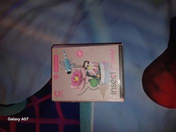 Bouquet de fleurs avec libellule