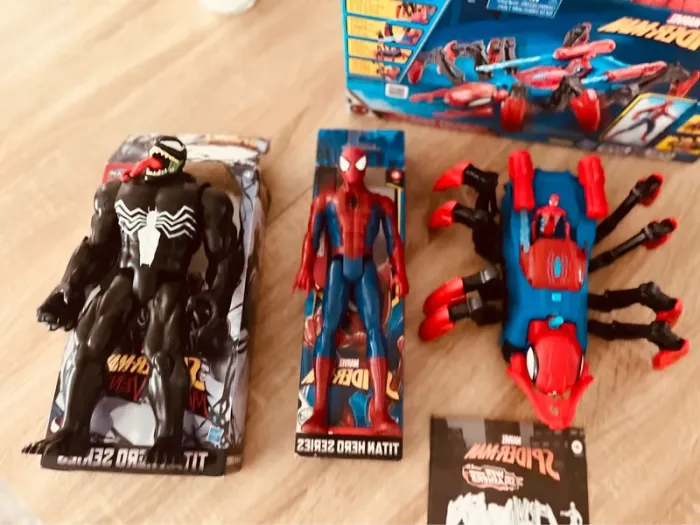 Jouets Spider man et Venum - photo numéro 2