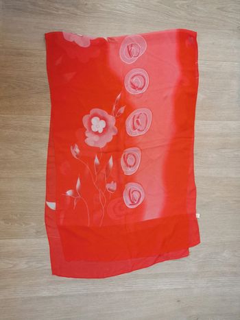 Châle fin rouge neuf