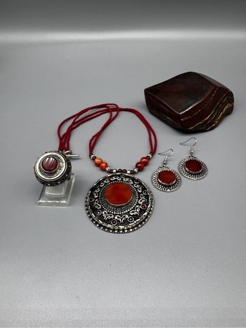 Collier, boucles d’oreilles, bague vintage en racine de corneille, collier afghan kochi