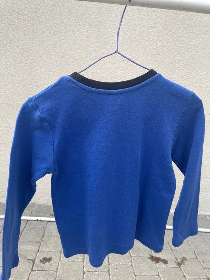 Joli t-shirt bleu avec une fusée - photo numéro 4