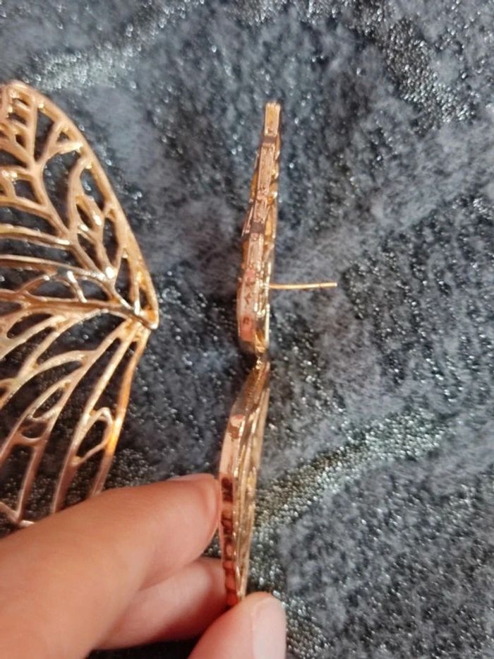 Paire de boucles d'oreilles dorée papillon Neuve - photo numéro 2