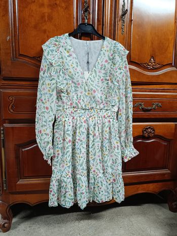 Robe courte fleurie. 