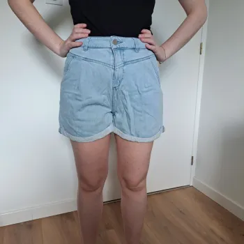 Short bleu clair