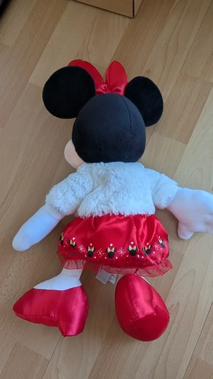 Peluche Minnie millésime 2018 disney - photo numéro 3