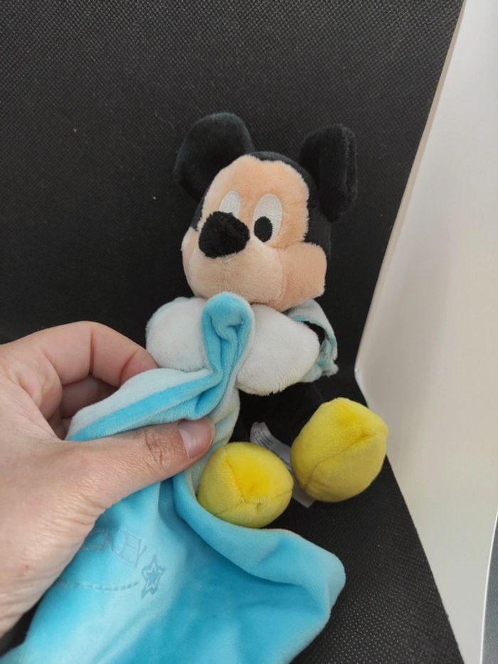 Mickey bleu blue Disney nicotoy doudou plat mouchoir  #geektradedoudou - photo numéro 2