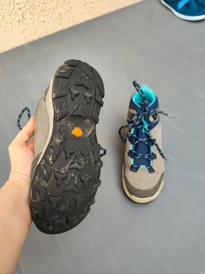 Chaussures de randonnée Quechua taille 34 - photo numéro 6