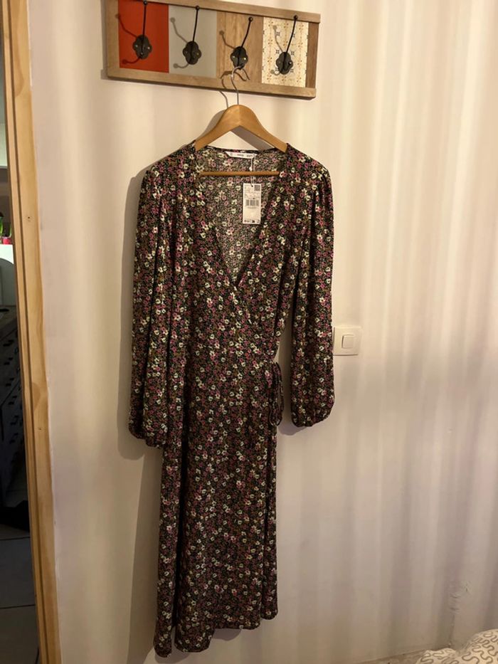 Robe fleurie cache coeur  Mango XL neuve