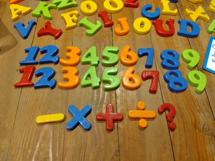 Seau de chiffres et lettres aimantés - photo numéro 3