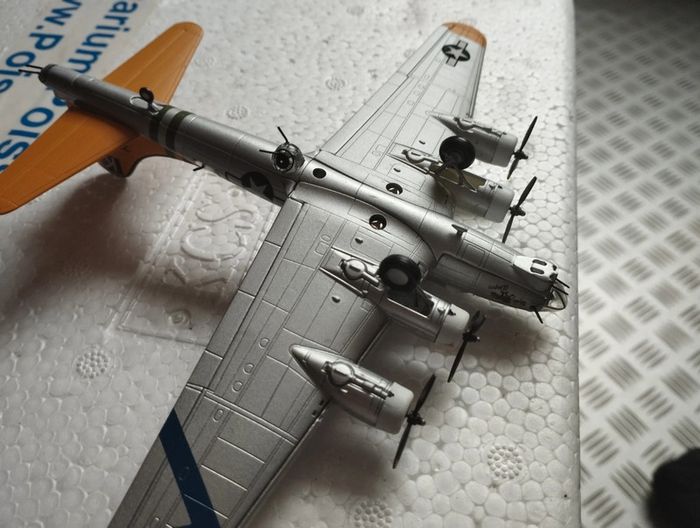 Avion de combat Boeing B-17G flying Fortress USA - photo numéro 5