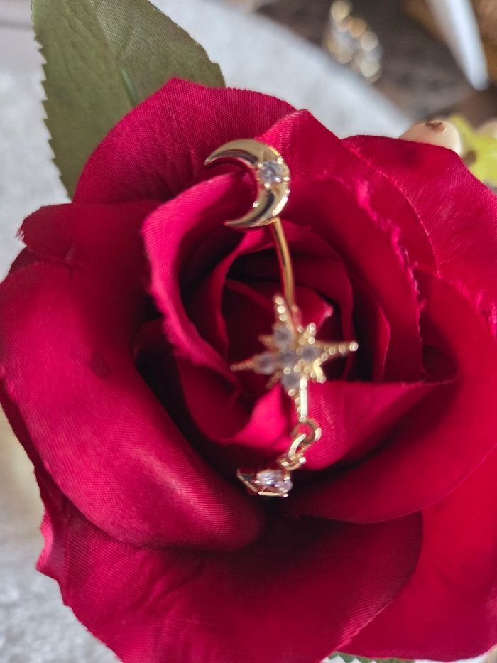 Piercing nombril abeille butineuse - photo numéro 6