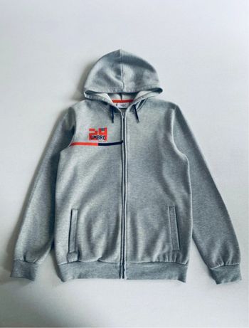Sweat à capuche Jordan Nike noir, modèle avec logo Jumpman et inscription Jordan sur la poitrine. 👉 Taille : M 👉 Technologie Dri-FIT (respirant et confortable) 👉 Composition : 62% coton / 38% polyester 👉 Grande poche kangourou à l’avant 👉 Logo Jumpma