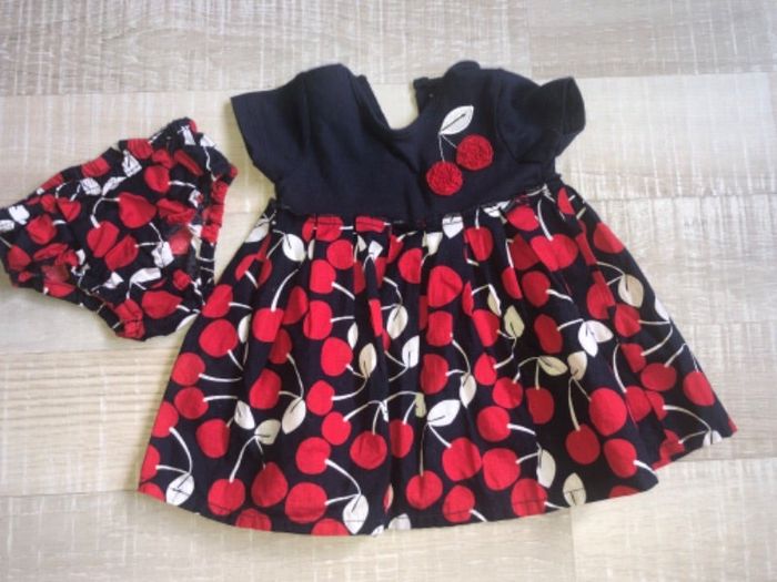 Robe cerise 3 mois