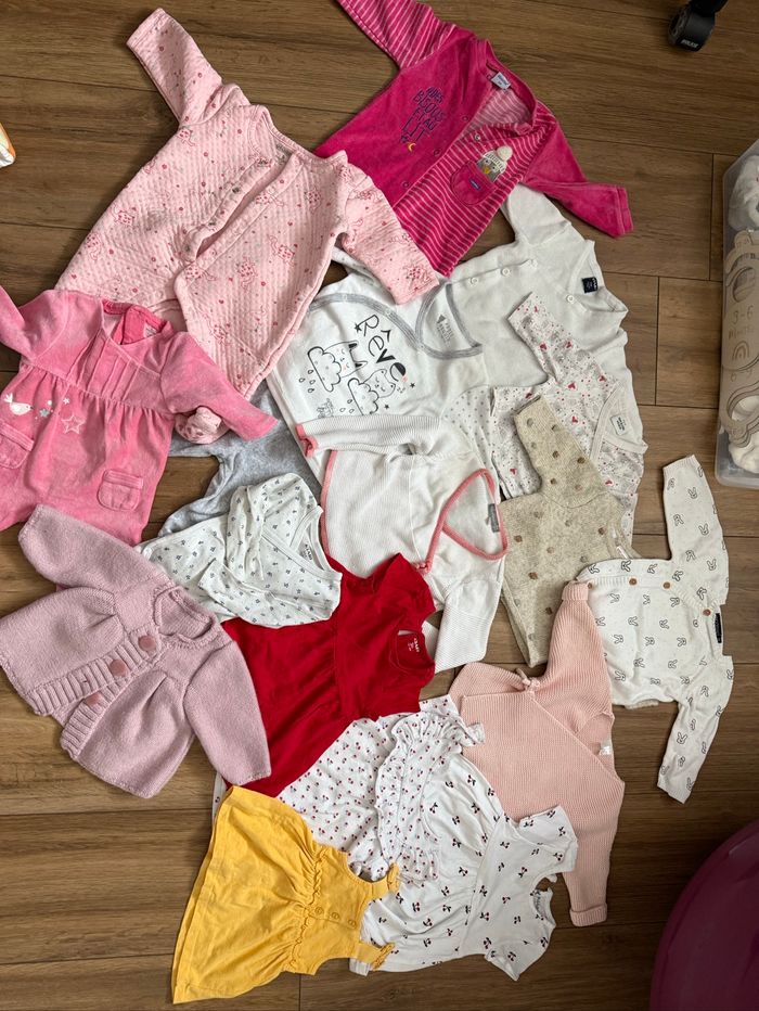 Lot vêtements fille 0 a 6 mois