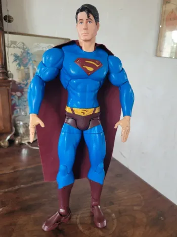 Vends grande figurine articulée super man return  dc comics