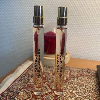 2 eaux de parfums perfect de marc jacobs 10 ml