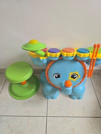 💙💙😍🎼🎵🎶💥superbe Batterie elephant vtech et son tabouret (etat neuf ) 😍💙💙🎵🎼🎶pas de looker