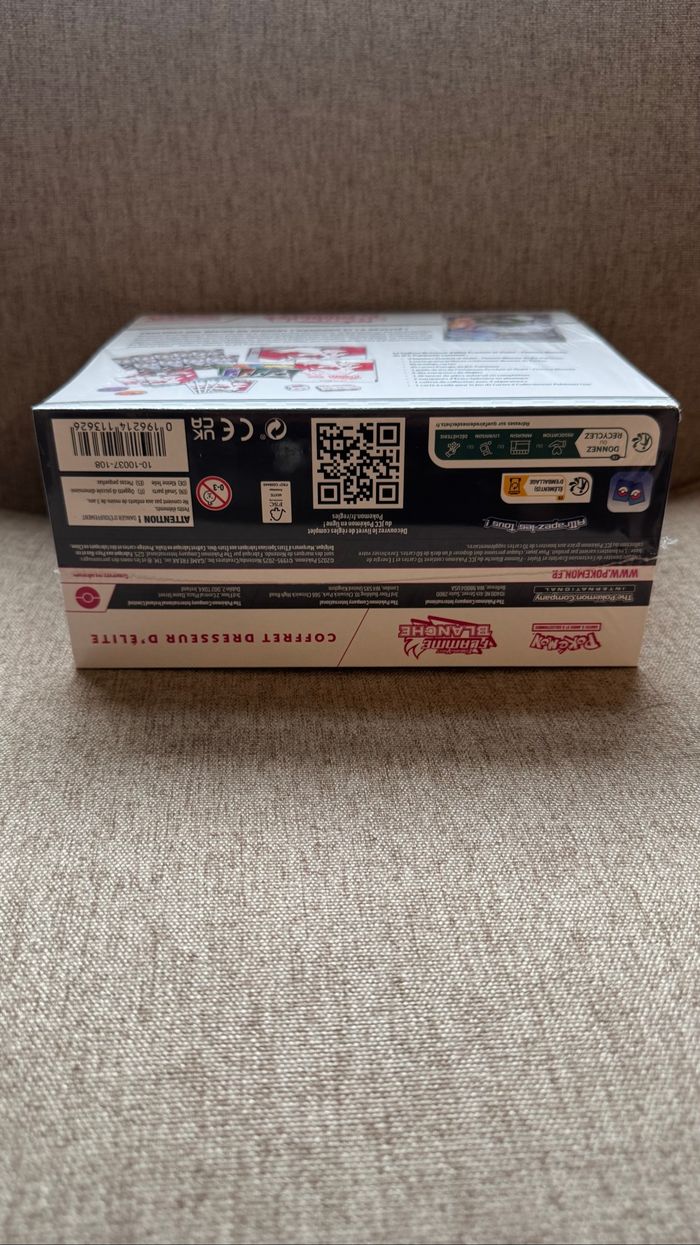 Pokémon - ETB flamme blanche EV10.5 - photo numéro 4