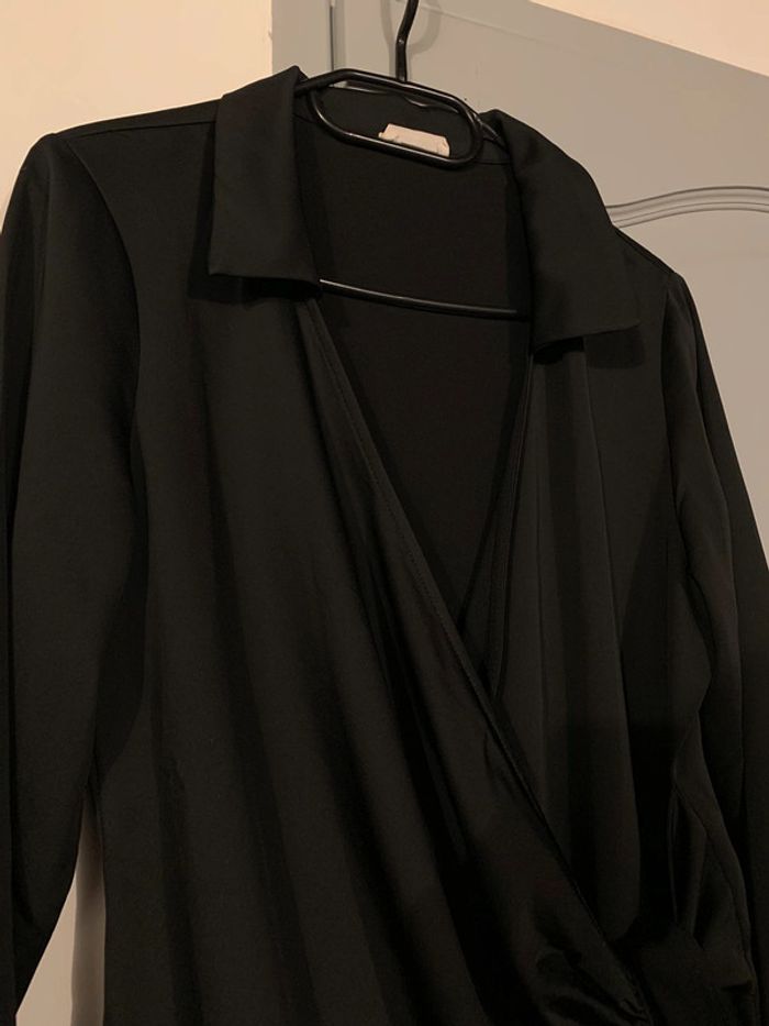 Robe en satin noire - photo numéro 2