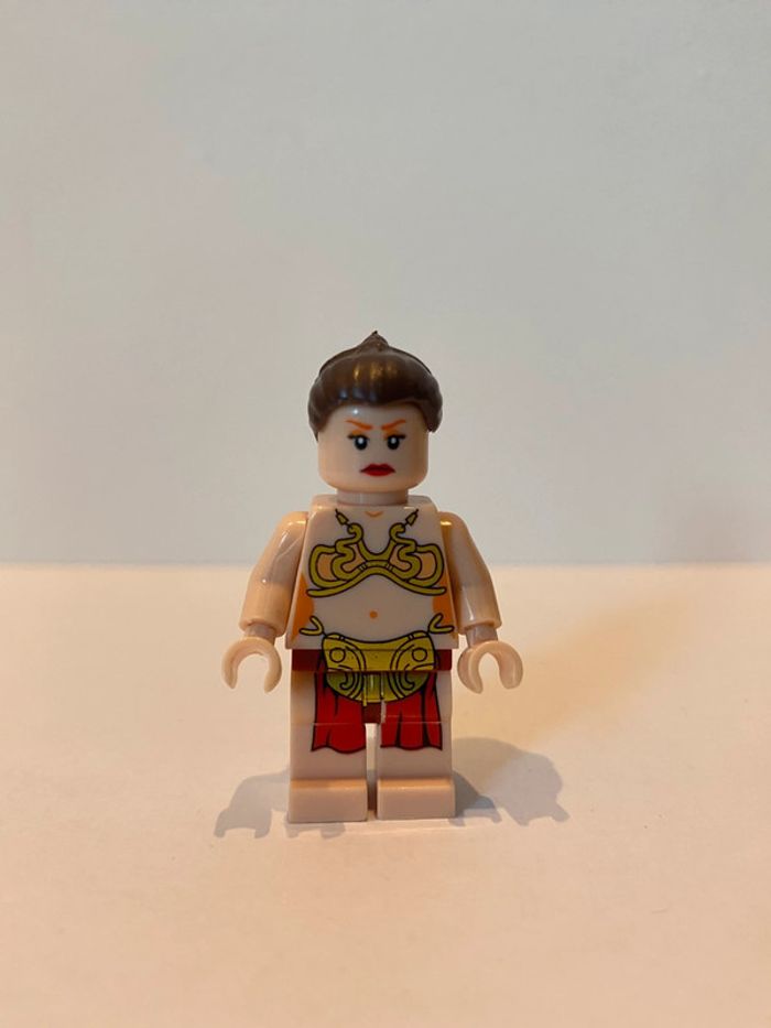 Figurine type lego Princesse Leïa. Star Wars.