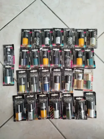 Lot de 30 vernis à ongles gemey Maybelline color show