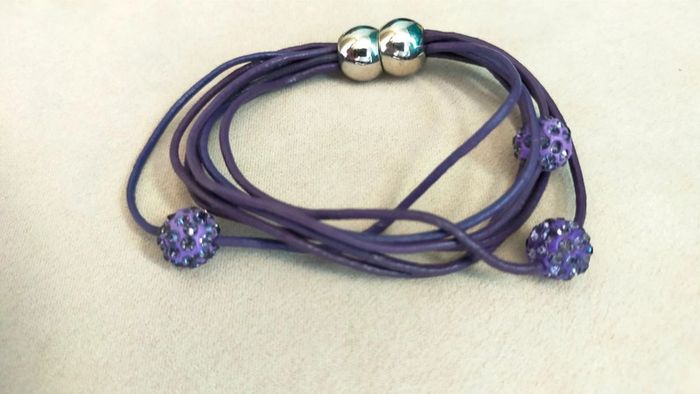 Bracelet multi-rangs violet avec perles strassées - Collection Reflets de Lavande