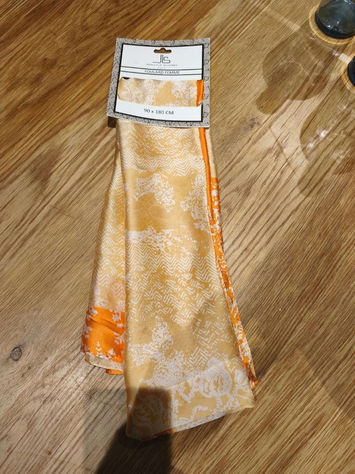 Foulard neuf