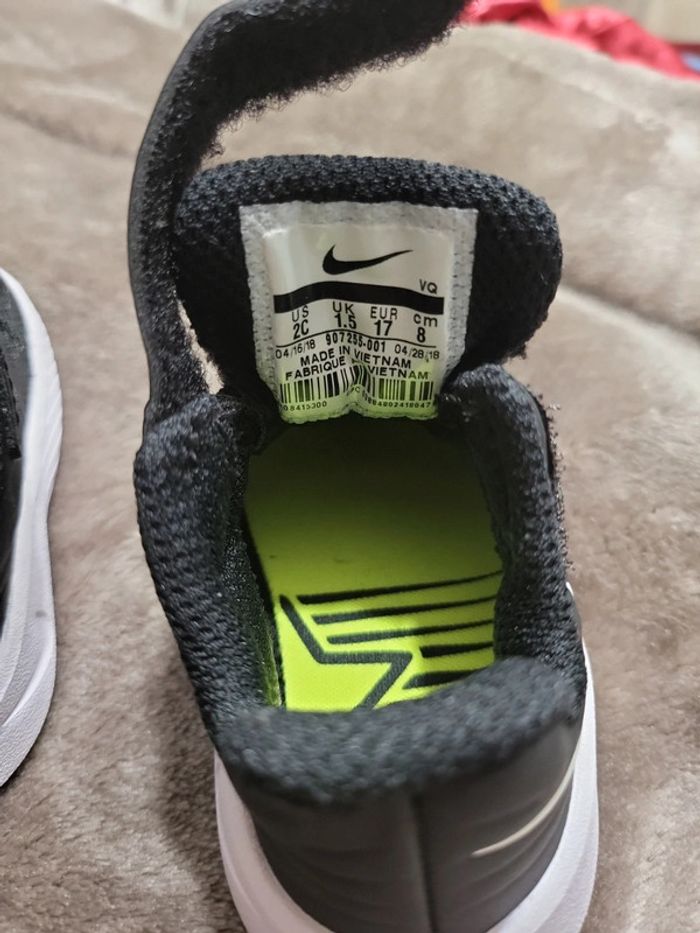 Baskets NIKE Bébé taille 17 - photo numéro 8
