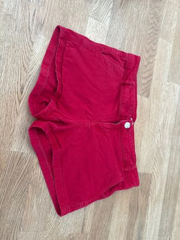 Short rouge taille 38/40