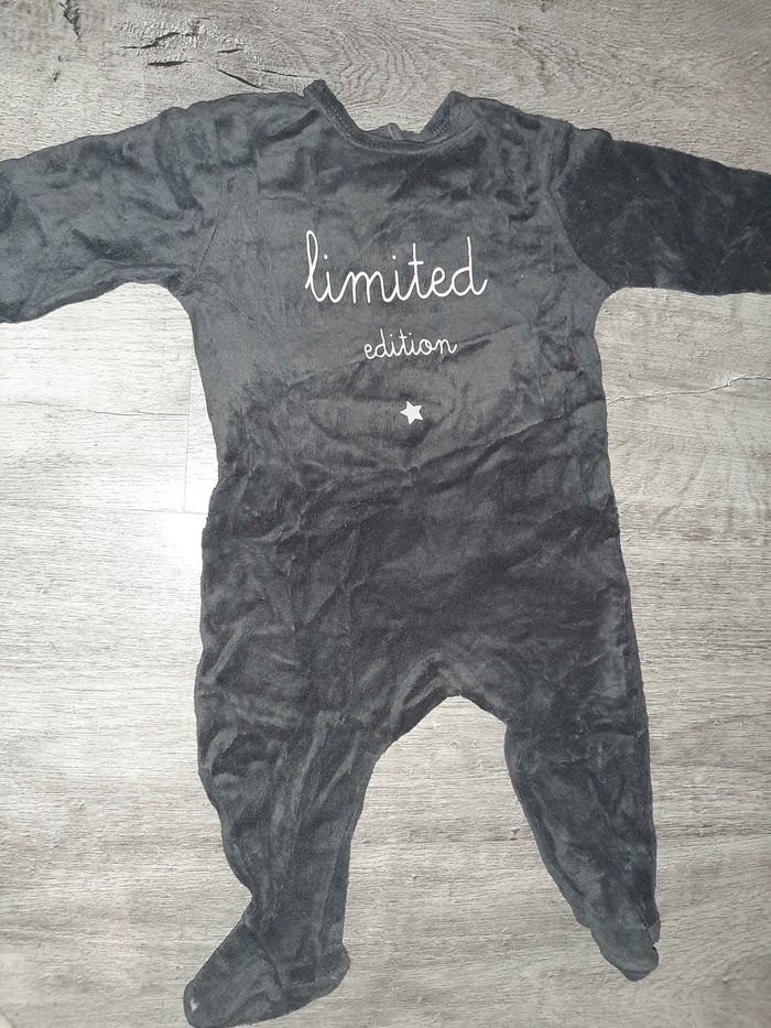 Pyjama 6 mois neuf