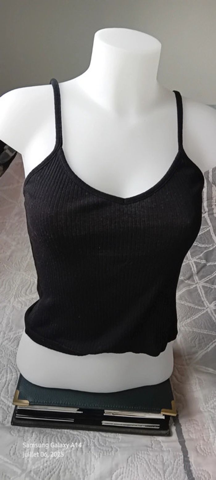 Top court fines bretelles maille côtelée noir femme M bershka - photo numéro 2