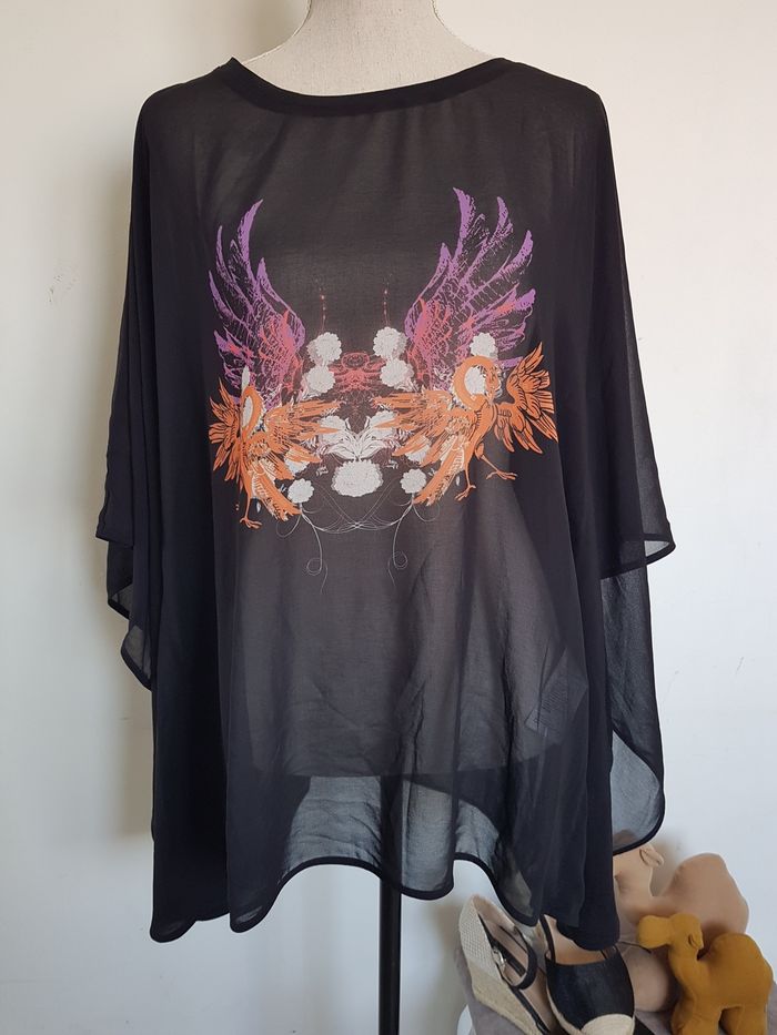 Blouse noire à motif multicolore. Chacok. Taille XL oversize, 127cm de large, 73cm de haut.