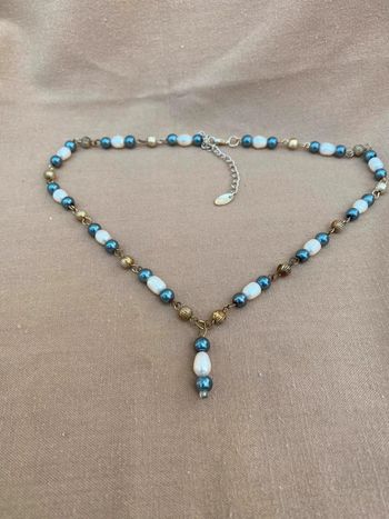 Collier à perles bleu et dorée
