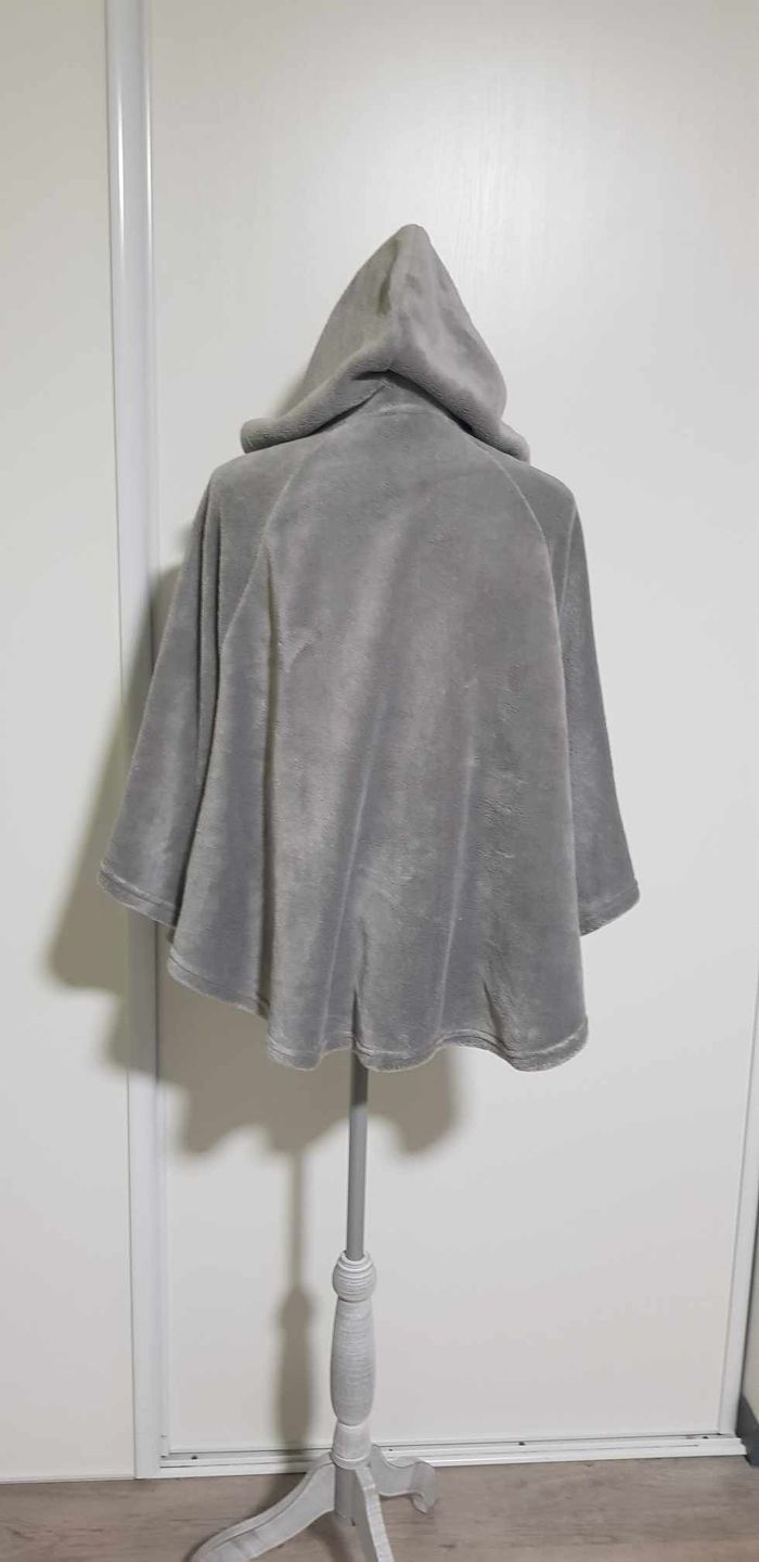 Poncho polaire / pyjama d'hiver / pilou - photo numéro 3