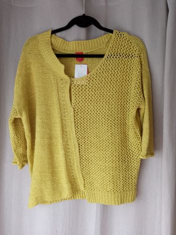 Pull jaune taille 1