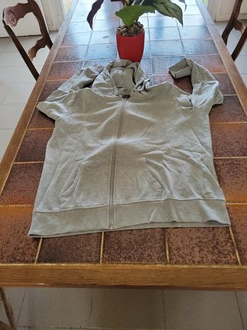 Sweat veste zippé à capuche