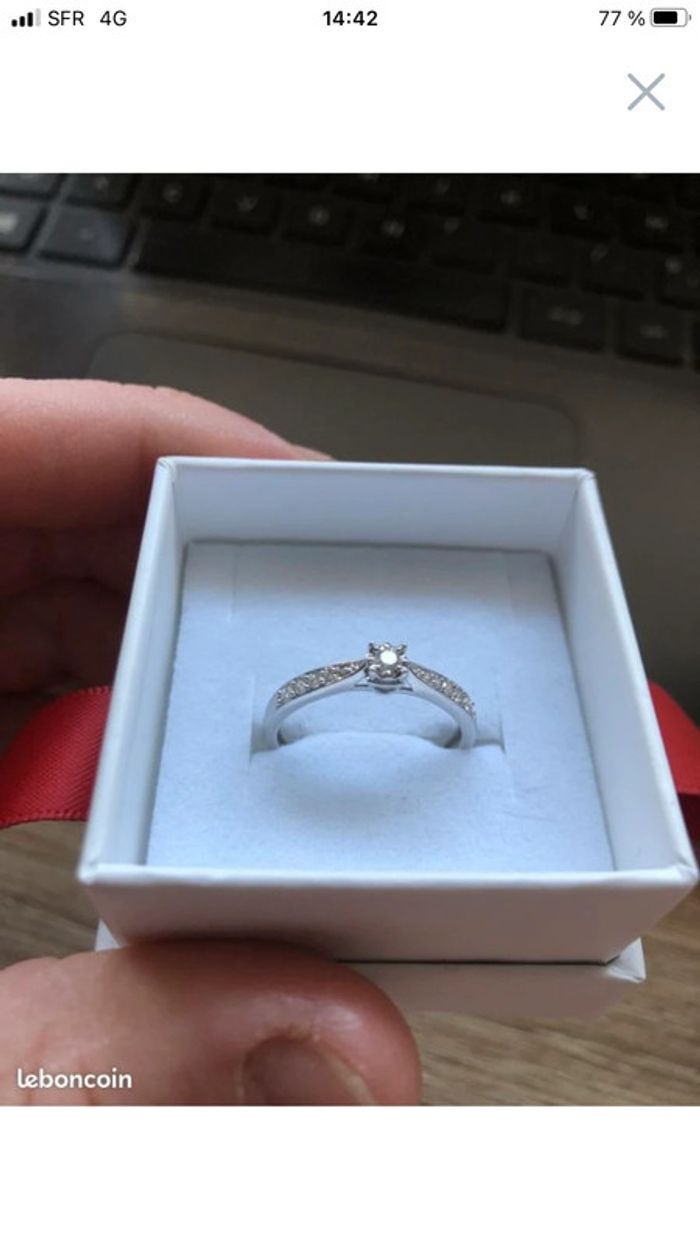 Solitaire en or blanc 9 carats  et diamants  💍 - photo numéro 2