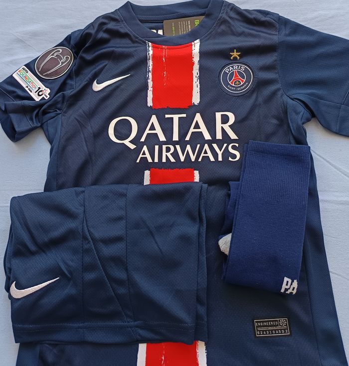 Maillot PSG taille 14 ans modèle Champions Collector Étoiles - photo numéro 2