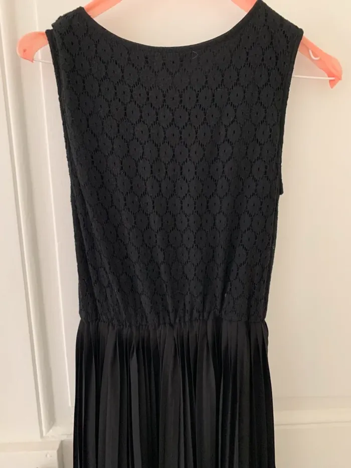 Robe longue noire plissée t.36 neuve - photo numéro 5