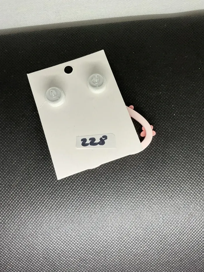 Boucle d’oreilles pendante neuve - photo numéro 2